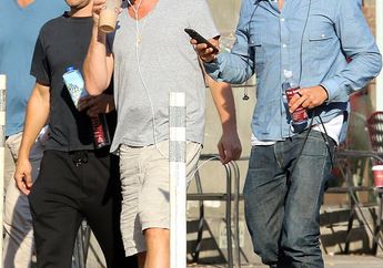 Ini Jadinya Kalau 3 Pria Bujangan yang Tampan Jalan Bareng