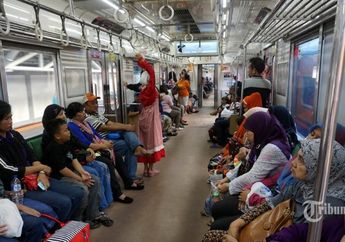 Kagum! Berikan Kursinya ke Seorang Ibu yang Bawa Bayi, Selanjutnya Si Bocah Lakukan Hal Seperti Ini