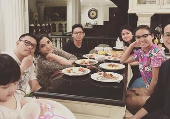 Sederhana Banget! Begini Acara Makan Bersama Keluarga Ashanty dan Anang Hermansyah Bareng Para Asisten Rumah Tangga