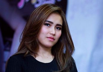 Sosok Pria Ini dicari Pas Ayu Ting Ting Posting Foto Ucapan Selamat Lebaran, Bukan Raffi Ahmad Loh 