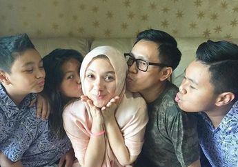 5 Alasan Keluarga Eko Patrio dan Viona Rosalina #FamilyGoals Banget