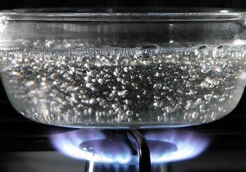 4 Efek Minum Air Hangat yang Perlu Kamu Waspadai Mulai Dari Sekarang