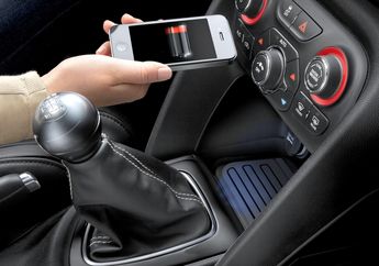 5 Hal yang perlu Kamu perhatikan Saat Mengisi Baterai Ponsel di Mobil, Agar Perjalanan Mudik Lebih Aman