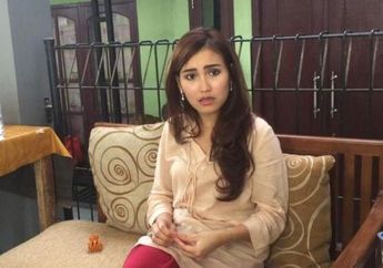 Terpopuler Seleb: Ciuman Ayu Ting Ting Tak Wajar, Dapat Like dari Raffi Ahmad hingga Rumah Ahmad Dhani yang Sepi