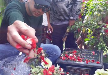 Hari Ketiga Lebaran, Raffi Ahmad Menengok Sahabatnya Sambil Membawa Bunga