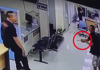 Penyusup Masuk Markas Polisi Acungkan Pisau, Reaksi Polisi Baru Ini Mengagetkan dan Lihat Videonya