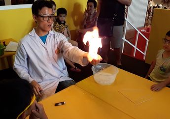 Sate Balon itu Magic atau Science? Yuk Cari Tahu di Summer Camp Taman Anggrek!