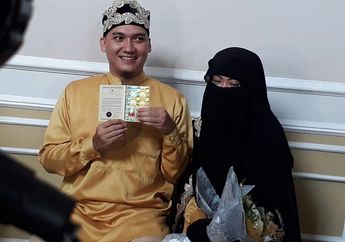 Kamilia Yasmin Wanita Bercadar Istri dari Egi John Ungkapkan Pertemuan Singkat dan Pernikahannya Dengan Mantan Kekasih Marshanda