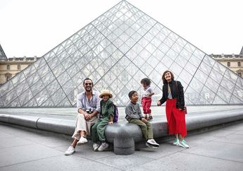 Liburan Seru Ala Dwi Sasono di Paris Bikin Iri