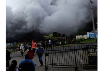 Ini Video Mencekam Menjelang Meletusnya Kawah Sileri yang Lukai Banyak Orang!