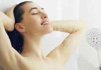 Pulang Kerja Malas Mandi? Rugi! Ini Dia 7 Manfaat Mandi Sehabis Kerja