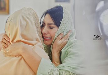 Gelar Pengajian, Tyas Mirasih Mewek di Pelukan Bunda, Netizen Ikut Menitikkan Air Mata 
