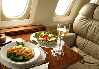 Yuk Cobain Sensasi Makan di Dalam Pesawat Boeing 747, Cuma Ada di Rumah Kayu