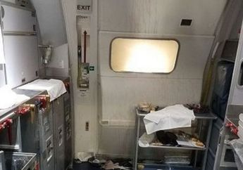 Wah, Pramugari Pukul Lelaki Dengan Botol karena Ingin Buka Pintu Pesawat... Pria Tersebut Teracam dihukum 20 Tahun!