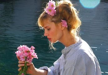 Wow Ini Koleksi 7 Foto Valentine Payen Istri Ario Bayu Yang Cantiknya Bak Putri di Negeri Dongeng!