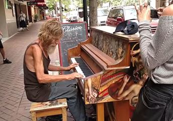 Video Gelandangan Main Piano Bikin Bengong, Tak Disangka, Ternyata Ini Pekerjaan Dia Sebelumnya