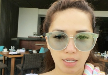 Gede Banget, Ussy Sulistiawaty Dapat Hadiah Ultah Ini dari Suaminya! Bilang Makasih 8 Kali Lho!