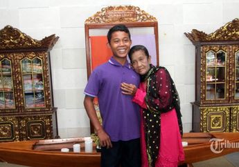 Waduh, Belum Sebulan Menikah Sama Brondong, Nenek Rohaya Sudah Dibawa ke Klinik Karena Kecapekan, Ngapain Aja?