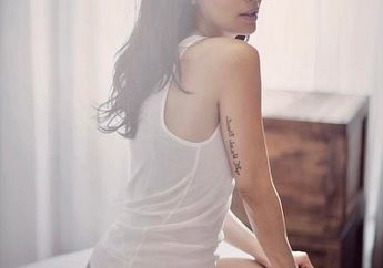 Pose Pakai Celana Dalam Hitam Sophia Latjuba Dipuji Kaya ABG, Komentar Netizen Bikin Ngakak!