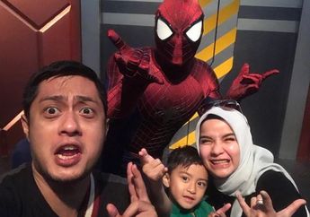 Wow, Ritual Anaknya Ferry Ardiansyah Saat Naik pesawat Bisa Ditiru!