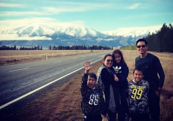 Liburan Panjang, Donna Agnesia dan Keluarga Mengunjungi 2 Negara dan 2 Kota Di Indonesia