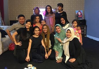 Ada Ayu Ting Ting Setelah Lama Nggak Terlihat di Rumah Julia Perez... Ngapain Ya?