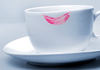 Ini 4 Tips Untuk Menghindari Lipstick Nempel di Gelas, Mudah Banget!