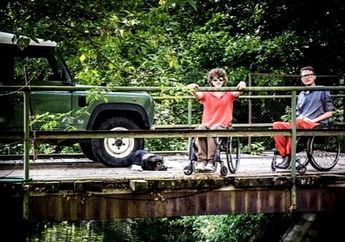 Keliling Dunia dengan Kursi Roda Seperti Dua Petualang Ini, Beranikah Kamu?