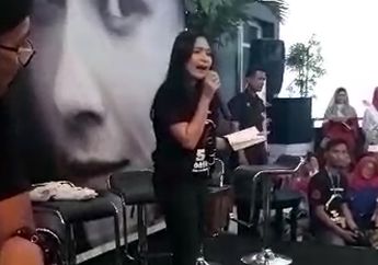 Begini Reaksi Prilly Latuconsina Saat Diisukan Berpacaran dengan Raditya Dika dan Teuku Rasya
