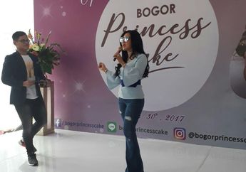 Syahrini Tiba Di Bogor Princess Cake Disambut Dengan Keramaian dan Antusias Para Pengunjung