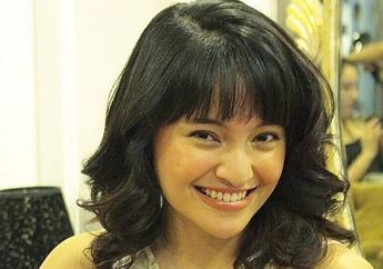 Terekam Mesra Digandeng Seorang Cowok, Marshanda Punya Gebetan Baru?