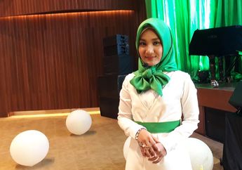 Fatin Shidqia Bocorin Rambut di Balik Kerudungnya!