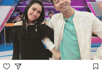 Nggak Cuma Raffi, Ayu Juga Upload Foto Berdua Loh, Eh Tapi Kok Kolom Komentarnya di Non Aktifkan?