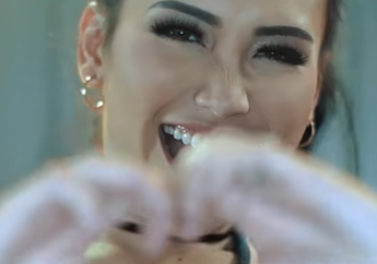 Lagu Baru Ayu Ting Ting Dibilang Sukses, Bukan Sukses Plagiat Lagu India Lho!