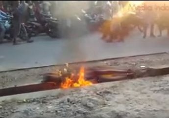 Ngeri, Pria di Bekasi Ini Dikira Maling dan Dibakar Hidup-Hidup, Padahal Tukang Servis Habis Sholat