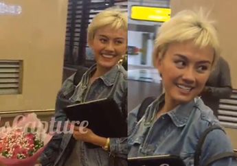 Salut! 21 Jam Perjalanan, Agnez Mo Masih Ramah Meski Wajahnya Capek Bikin Warganet Kagum Meski Ada yang Nyinyir, Lihat Videonya