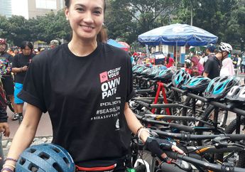 Nadine Chandrawinata Ikut Gerakan Sosial Bertagar #BebasButaHuruf