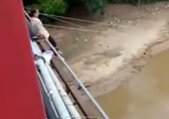 Perempuan Ini Nekad Mau Bunuh Diri Gegara Ditolak Mijit Sang Pacar, Lihat Video Menegangkan Detik-Detik Penyelamatannya  