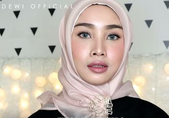 Susah Mengatur Jilbab Organza? Ini Tips Jitu Pemakaiannya!