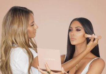 Baru Dirilis Kosmetik Ini Dijamin Laris Sekejap: Kim Kardashian KKW Beauty Powder dan Highlight Kit
