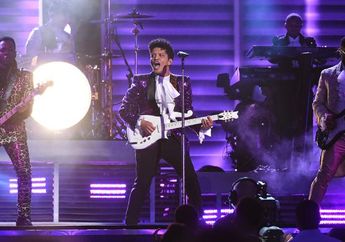 Bruno Mars Meraih Penghargaan Innovator Award yang Ditujukan Untuk Personel Band-nya