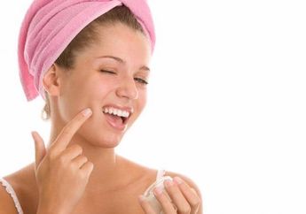 Muka Kamu Mudah Beruntusan? Yuk Rawat dengan Ini!