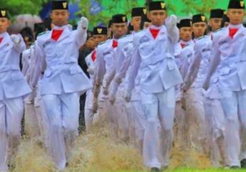 Merinding! Upacara Bendara 17 Agustus Diguyur Hujan, Lihat Sepatu Paskibra Ada yang Copot Sampai Dapat Bonus Liburan ke Bali