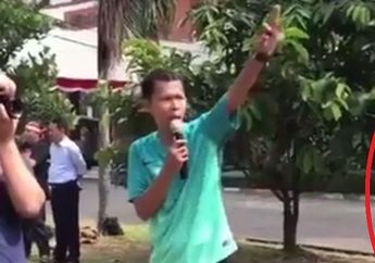 OMG! Wasit Lomba Tarik Tambang Sampai Terjengkang, di Videonya yang Baju Merah Jangan Sampai Lolos