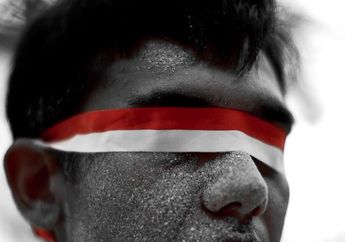 Netizen: Kece Parah Gaya Adipati Dolken Saat Pamer Foto Kemerdekaan!