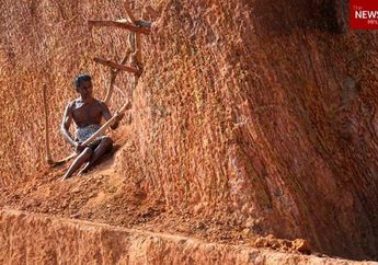 Tak Miliki Akses Jalan, Lelaki Ini 3 Tahun Keruk Jalan Sendiri