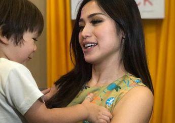 Jedar Posting Foto 'El Tangannya Suka Kesitu Terus', Netizen Bandingkan Dengan Ayu Ting Ting