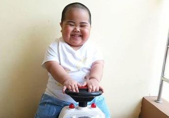 Kepala Plontos Tatan Ada Rambutnya, Oalaaah Bukan Punya Tatan Toh..Lucu..Lucu...Lucu