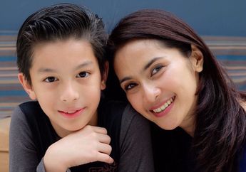 Begini Jadinya Kalau Anak Bule Maudy Koesnaedi Baca Teks Proklamasi Sambil Pakai Peci, Soekarno Bule?