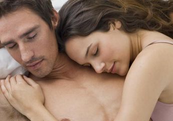 Suami Bosan Bercinta? Coba Sesekali Lakukan Ini